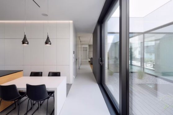 ALUPROF Referenzarchitektur mit großflächiger Verglasung