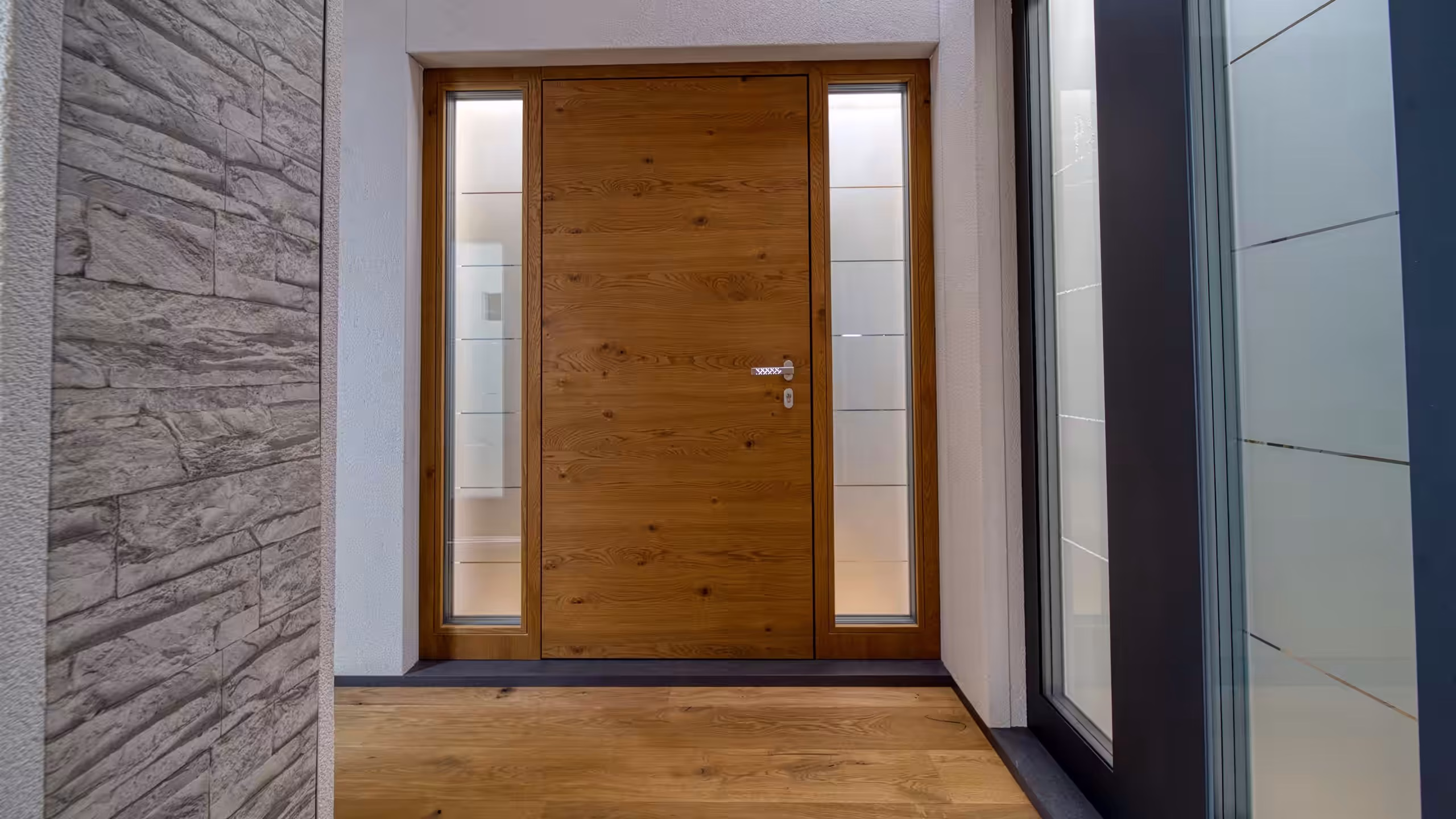 Holz Haustür mit Seitenteilen